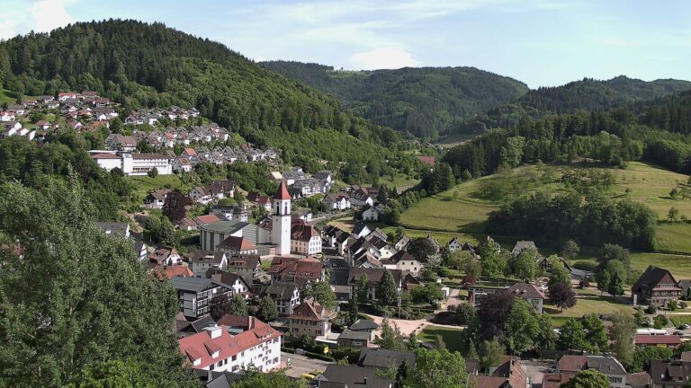 Dieses Bild zeigt eine Webcam-Aufnahme von Ottenhöfen, aufgenommen am Samstag, den 30.05.2026 um 17:40 Uhr