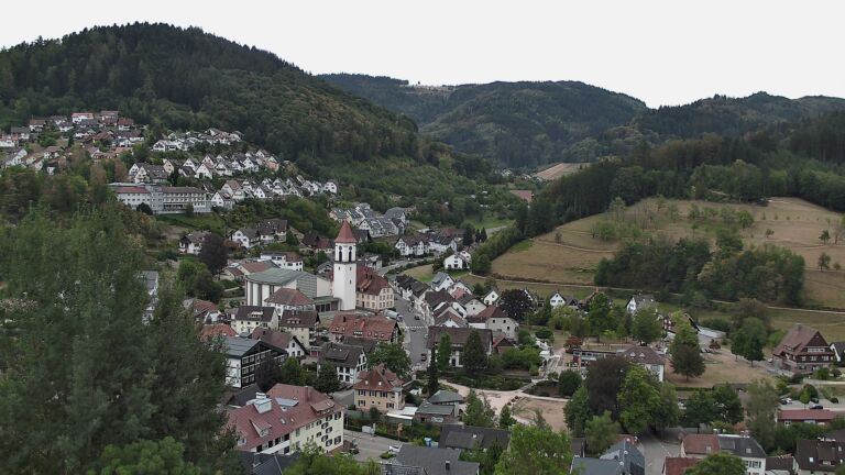 Dieses Bild zeigt eine Webcam-Aufnahme von Ottenhöfen, aufgenommen am Freitag, den 21.08.2026 um 09:30 Uhr