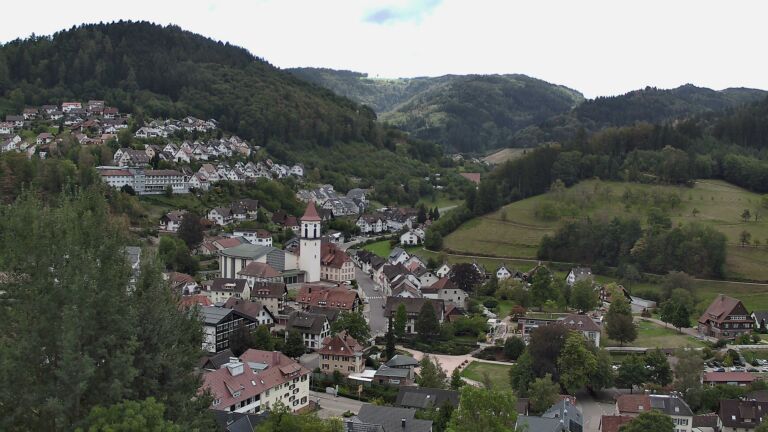 Dieses Bild zeigt eine Webcam-Aufnahme von Ottenhöfen, aufgenommen am Donnerstag, den 10.09.2026 um 13:10 Uhr