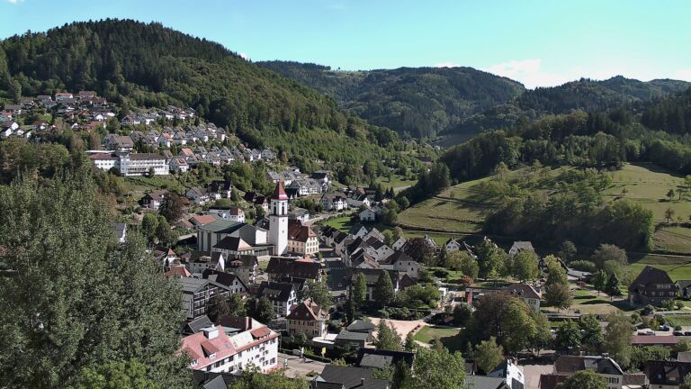 Dieses Bild zeigt eine Webcam-Aufnahme von Ottenhöfen, aufgenommen am Samstag, den 12.09.2026 um 16:00 Uhr