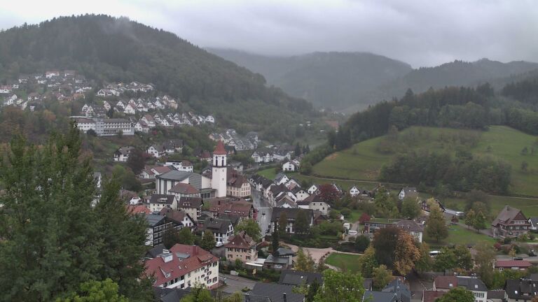 Dieses Bild zeigt eine Webcam-Aufnahme von Ottenhöfen, aufgenommen am Mittwoch, den 21.10.2026 um 17:30 Uhr