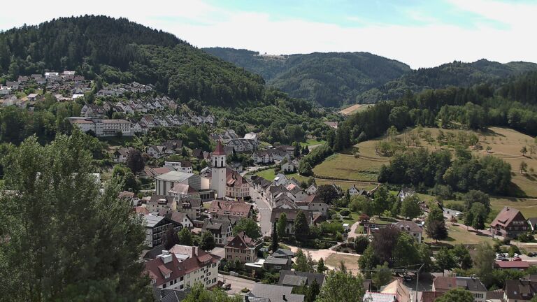 Dieses Bild zeigt eine Webcam-Aufnahme von Ottenhöfen, aufgenommen am Montag, den 13.07.2026 um 11:30 Uhr