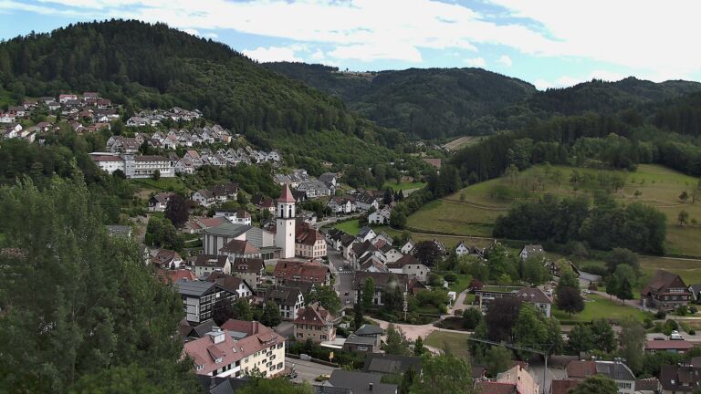 Dieses Bild zeigt eine Webcam-Aufnahme von Ottenhöfen, aufgenommen am Montag, den 06.07.2026 um 16:50 Uhr