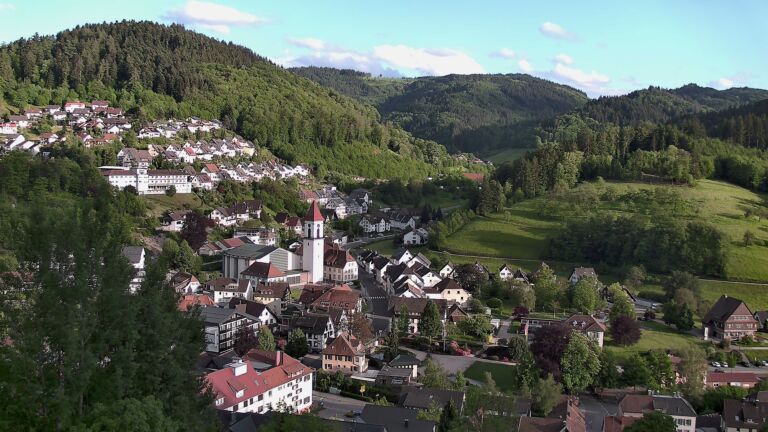 Dieses Bild zeigt eine Webcam-Aufnahme von Ottenhöfen, aufgenommen am Dienstag, den 12.05.2026 um 19:30 Uhr