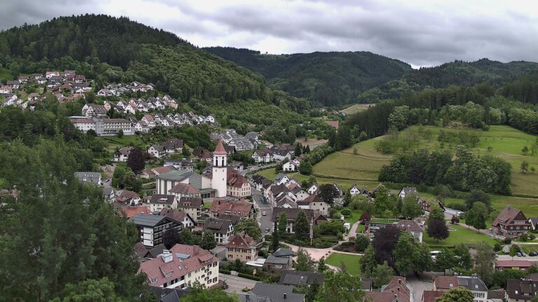 Dieses Bild zeigt eine Webcam-Aufnahme von Ottenhöfen, aufgenommen am Mittwoch, den 10.06.2026 um 15:00 Uhr