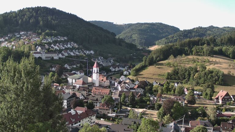Dieses Bild zeigt eine Webcam-Aufnahme von Ottenhöfen, aufgenommen am Donnerstag, den 06.08.2026 um 08:10 Uhr
