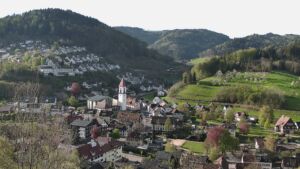 Dieses Bild zeigt eine Webcam-Aufnahme von Ottenhöfen, aufgenommen am Freitag, den 17.04.2026 um 08:40 Uhr