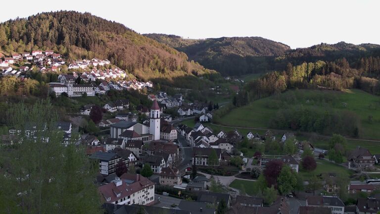 Dieses Bild zeigt eine Webcam-Aufnahme von Ottenhöfen, aufgenommen am Freitag, den 24.04.2026 um 19:50 Uhr