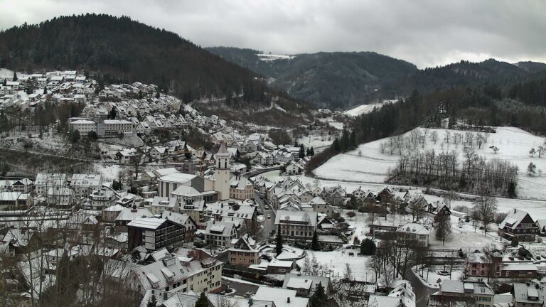 Dieses Bild zeigt eine Webcam-Aufnahme von Ottenhöfen, aufgenommen am Freitag, den 02.01.2026 um 11:30 Uhr