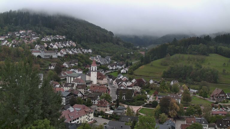 Dieses Bild zeigt eine Webcam-Aufnahme von Ottenhöfen, aufgenommen am Sonntag, den 18.10.2026 um 13:50 Uhr
