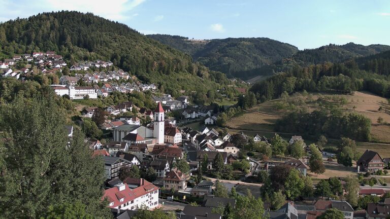 Dieses Bild zeigt eine Webcam-Aufnahme von Ottenhöfen, aufgenommen am Samstag, den 15.08.2026 um 18:40 Uhr