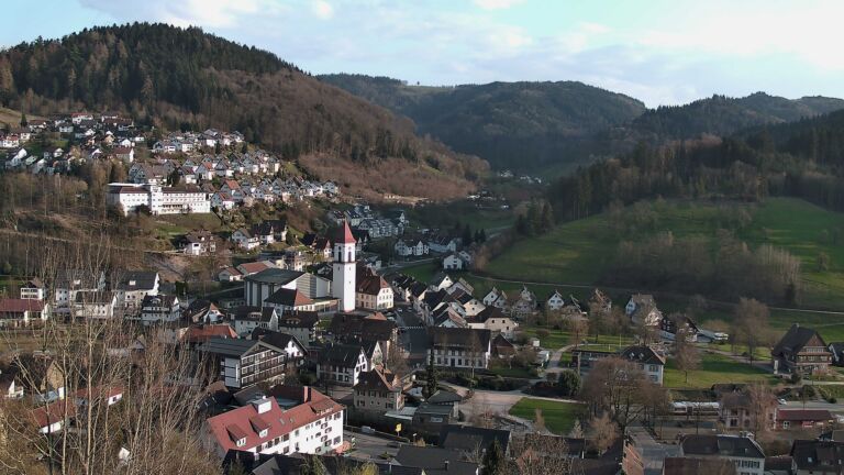 Dieses Bild zeigt eine Webcam-Aufnahme von Ottenhöfen, aufgenommen am Montag, den 23.03.2026 um 17:30 Uhr