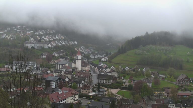 Dieses Bild zeigt eine Webcam-Aufnahme von Ottenhöfen, aufgenommen am Montag, den 13.04.2026 um 18:20 Uhr