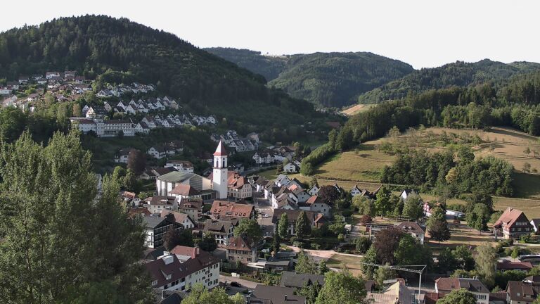 Dieses Bild zeigt eine Webcam-Aufnahme von Ottenhöfen, aufgenommen am Dienstag, den 21.07.2026 um 08:10 Uhr