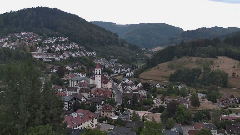 Dieses Bild zeigt eine Webcam-Aufnahme von Ottenhöfen, aufgenommen am Montag, den 17.08.2026 um 20:10 Uhr