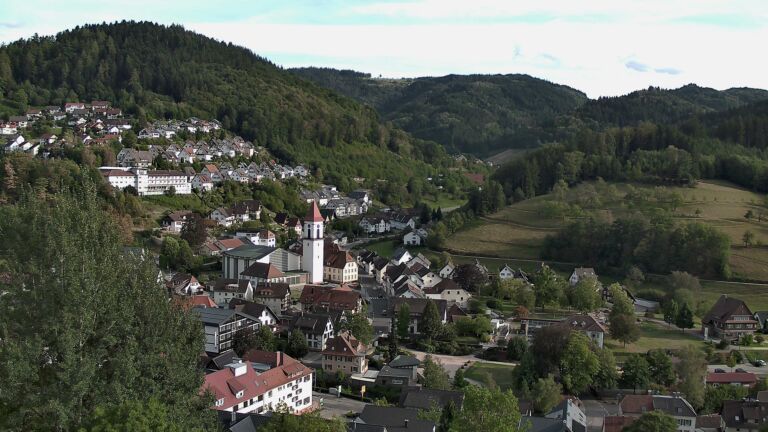 Dieses Bild zeigt eine Webcam-Aufnahme von Ottenhöfen, aufgenommen am Dienstag, den 01.09.2026 um 18:00 Uhr