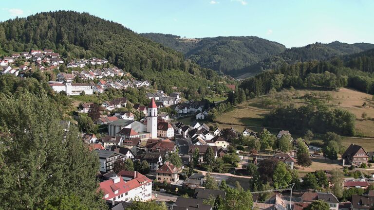 Dieses Bild zeigt eine Webcam-Aufnahme von Ottenhöfen, aufgenommen am Mittwoch, den 29.07.2026 um 18:50 Uhr