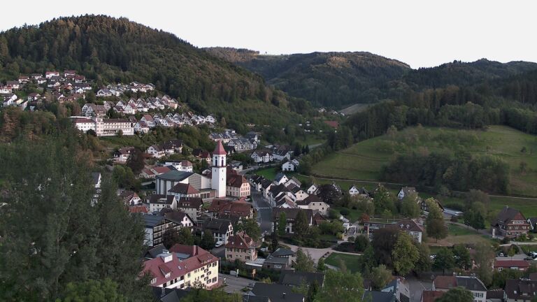 Dieses Bild zeigt eine Webcam-Aufnahme von Ottenhöfen, aufgenommen am Freitag, den 18.09.2026 um 19:10 Uhr