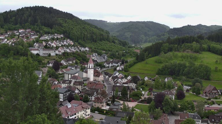 Dieses Bild zeigt eine Webcam-Aufnahme von Ottenhöfen, aufgenommen am Mittwoch, den 13.05.2026 um 18:30 Uhr