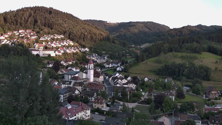 Dieses Bild zeigt eine Webcam-Aufnahme von Ottenhöfen, aufgenommen am Montag, den 06.07.2026 um 21:00 Uhr