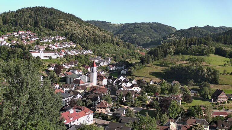 Dieses Bild zeigt eine Webcam-Aufnahme von Ottenhöfen, aufgenommen am Mittwoch, den 24.06.2026 um 19:10 Uhr