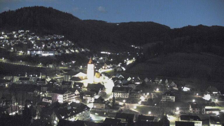 Dieses Bild zeigt eine Webcam-Aufnahme von Ottenhöfen, aufgenommen am Sonntag, den 01.03.2026 um 19:00 Uhr