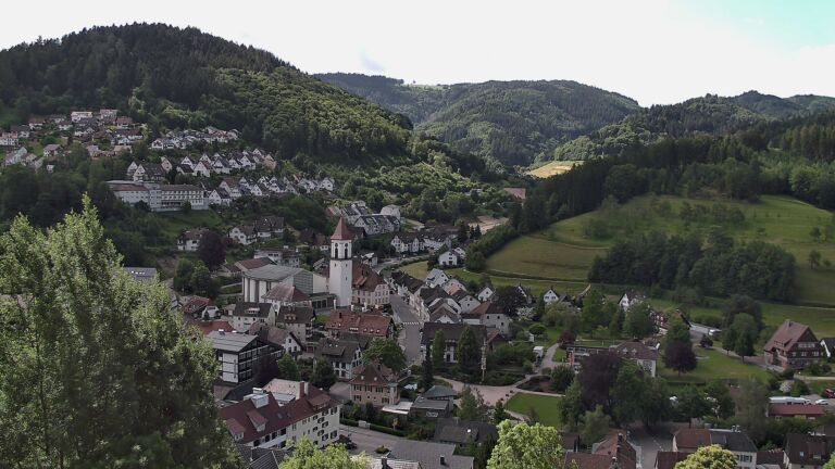 Dieses Bild zeigt eine Webcam-Aufnahme von Ottenhöfen, aufgenommen am Freitag, den 05.06.2026 um 10:50 Uhr