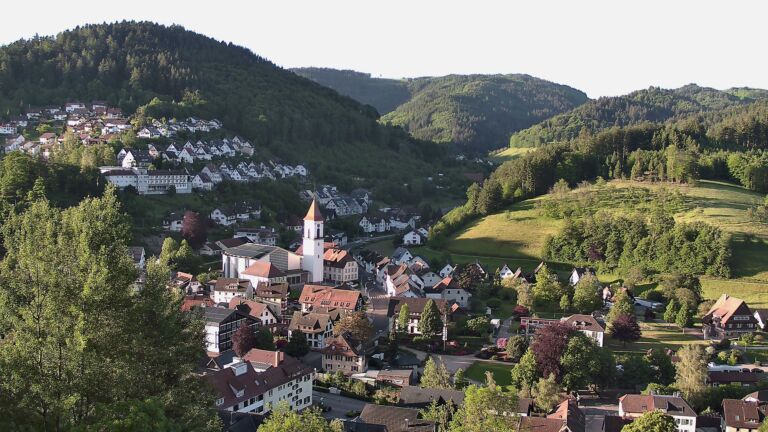Dieses Bild zeigt eine Webcam-Aufnahme von Ottenhöfen, aufgenommen am Freitag, den 22.05.2026 um 07:00 Uhr