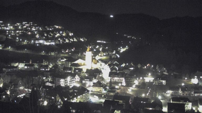 Dieses Bild zeigt eine Webcam-Aufnahme von Ottenhöfen, aufgenommen am Donnerstag, den 18.12.2025 um 18:40 Uhr