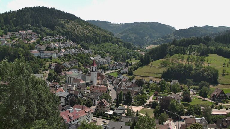 Dieses Bild zeigt eine Webcam-Aufnahme von Ottenhöfen, aufgenommen am Samstag, den 27.06.2026 um 14:10 Uhr