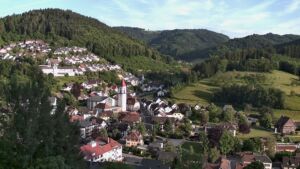 Dieses Bild zeigt eine Webcam-Aufnahme von Ottenhöfen, aufgenommen am Montag, den 01.06.2026 um 19:40 Uhr