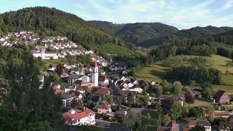 Dieses Bild zeigt eine Webcam-Aufnahme von Ottenhöfen, aufgenommen am Montag, den 01.06.2026 um 19:40 Uhr