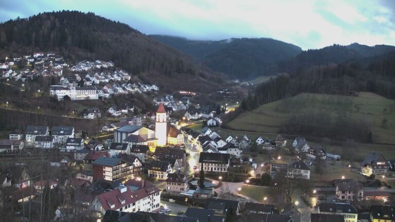 Dieses Bild zeigt eine Webcam-Aufnahme von Ottenhöfen, aufgenommen am Freitag, den 06.02.2026 um 18:00 Uhr