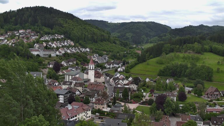 Dieses Bild zeigt eine Webcam-Aufnahme von Ottenhöfen, aufgenommen am Mittwoch, den 13.05.2026 um 12:10 Uhr