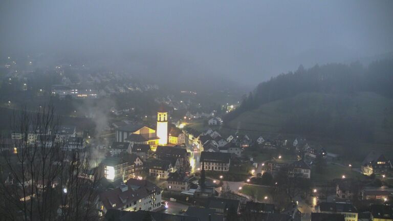Dieses Bild zeigt eine Webcam-Aufnahme von Ottenhöfen, aufgenommen am Samstag, den 28.03.2026 um 19:10 Uhr