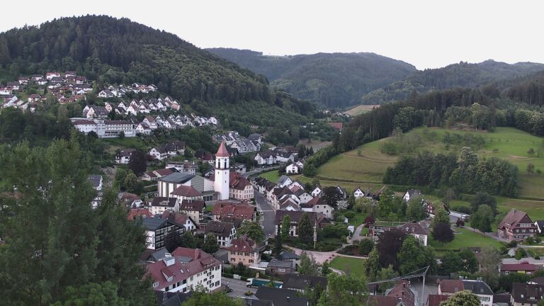 Dieses Bild zeigt eine Webcam-Aufnahme von Ottenhöfen, aufgenommen am Montag, den 15.06.2026 um 05:50 Uhr