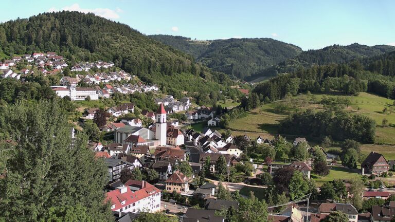 Dieses Bild zeigt eine Webcam-Aufnahme von Ottenhöfen, aufgenommen am Mittwoch, den 01.07.2026 um 18:50 Uhr