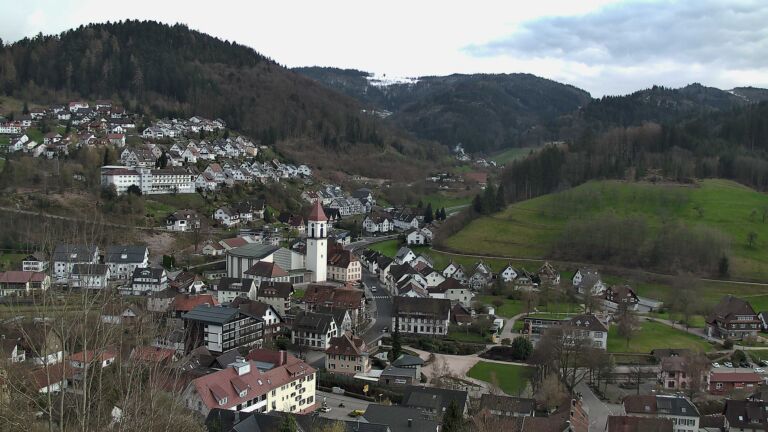 Dieses Bild zeigt eine Webcam-Aufnahme von Ottenhöfen, aufgenommen am Freitag, den 27.03.2026 um 17:00 Uhr