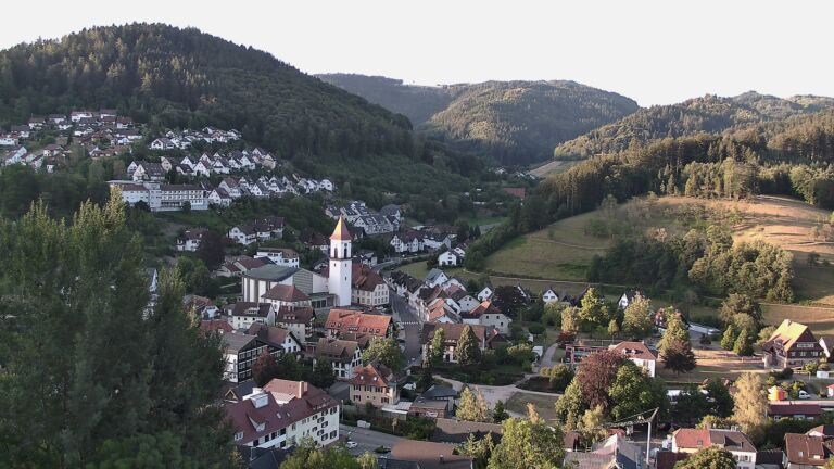 Dieses Bild zeigt eine Webcam-Aufnahme von Ottenhöfen, aufgenommen am Samstag, den 25.07.2026 um 07:00 Uhr