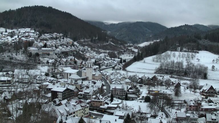 Dieses Bild zeigt eine Webcam-Aufnahme von Ottenhöfen, aufgenommen am Freitag, den 02.01.2026 um 08:50 Uhr