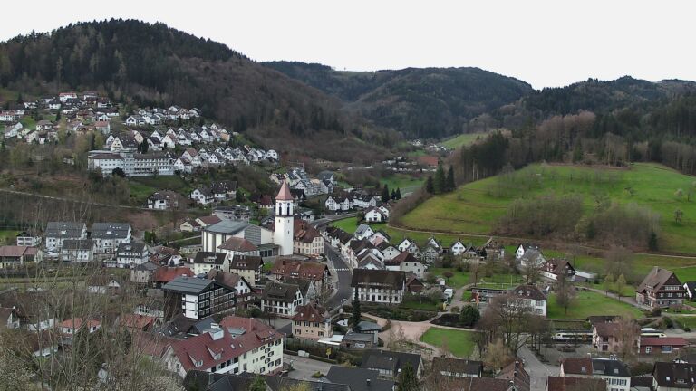 Dieses Bild zeigt eine Webcam-Aufnahme von Ottenhöfen, aufgenommen am Sonntag, den 05.04.2026 um 07:50 Uhr