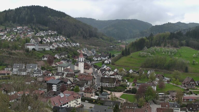 Dieses Bild zeigt eine Webcam-Aufnahme von Ottenhöfen, aufgenommen am Dienstag, den 14.04.2026 um 17:30 Uhr