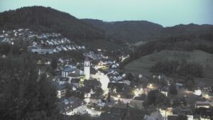 Dieses Bild zeigt eine Webcam-Aufnahme von Ottenhöfen, aufgenommen am Freitag, den 17.07.2026 um 05:00 Uhr