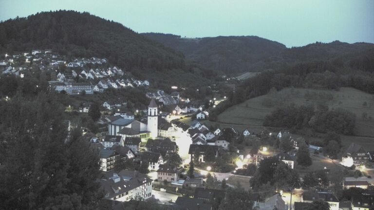 Dieses Bild zeigt eine Webcam-Aufnahme von Ottenhöfen, aufgenommen am Freitag, den 17.07.2026 um 05:00 Uhr