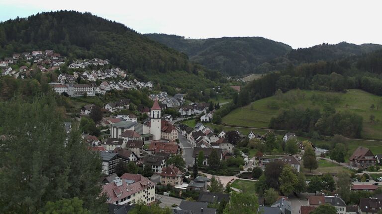 Dieses Bild zeigt eine Webcam-Aufnahme von Ottenhöfen, aufgenommen am Sonntag, den 20.09.2026 um 17:10 Uhr