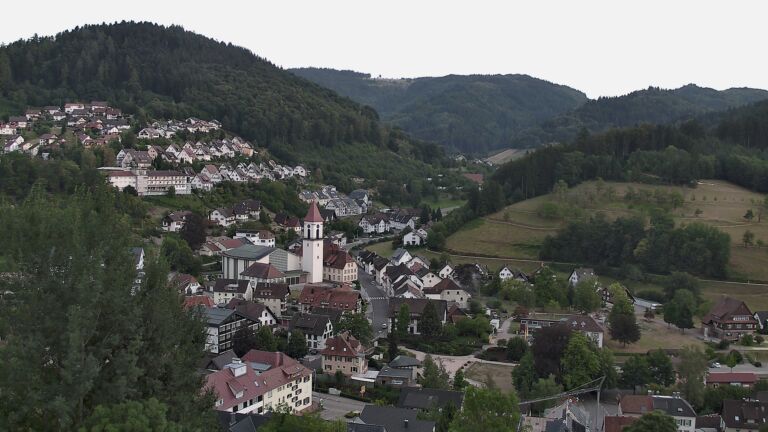 Dieses Bild zeigt eine Webcam-Aufnahme von Ottenhöfen, aufgenommen am Montag, den 03.08.2026 um 20:20 Uhr