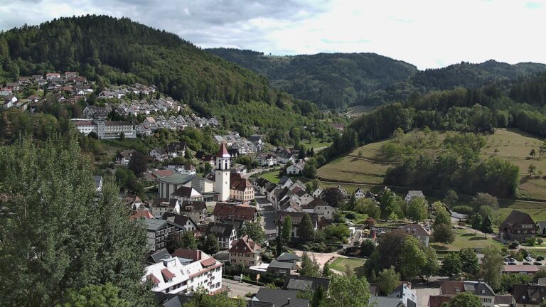 Dieses Bild zeigt eine Webcam-Aufnahme von Ottenhöfen, aufgenommen am Dienstag, den 01.09.2026 um 15:30 Uhr