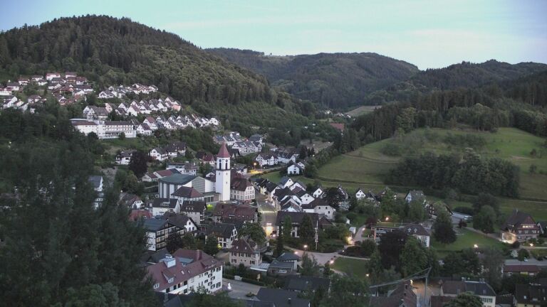 Dieses Bild zeigt eine Webcam-Aufnahme von Ottenhöfen, aufgenommen am Samstag, den 13.06.2026 um 22:00 Uhr