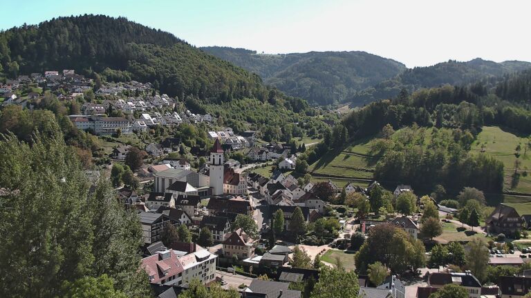 Dieses Bild zeigt eine Webcam-Aufnahme von Ottenhöfen, aufgenommen am Freitag, den 25.09.2026 um 14:00 Uhr