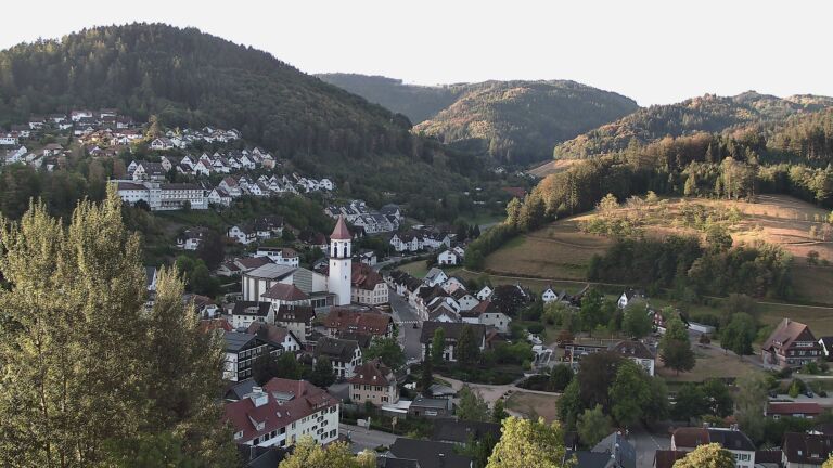Dieses Bild zeigt eine Webcam-Aufnahme von Ottenhöfen, aufgenommen am Sonntag, den 23.08.2026 um 07:40 Uhr